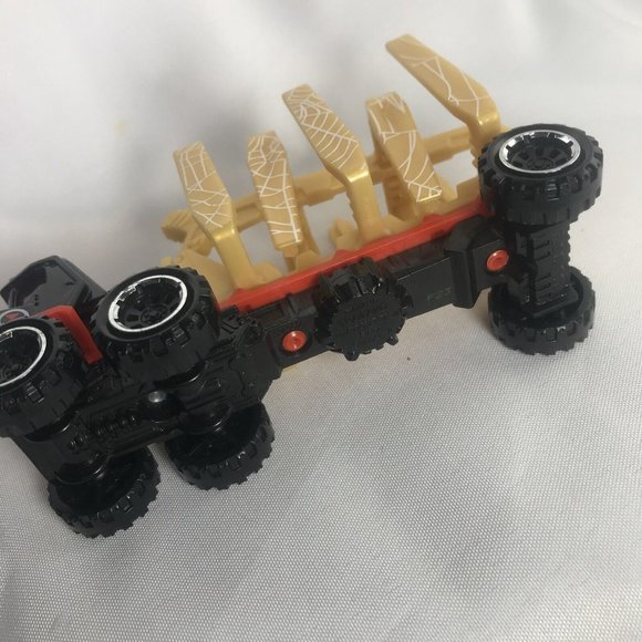 FIEND STINGER Semi Matchbox Toy By Mattel 2013 Metal Cab & Opening Claw Back - Picture 8 of 11